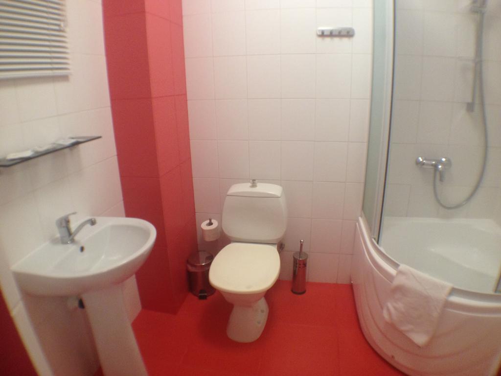 Motelis Bu-Bu Pļaviņas Zewnętrze zdjęcie